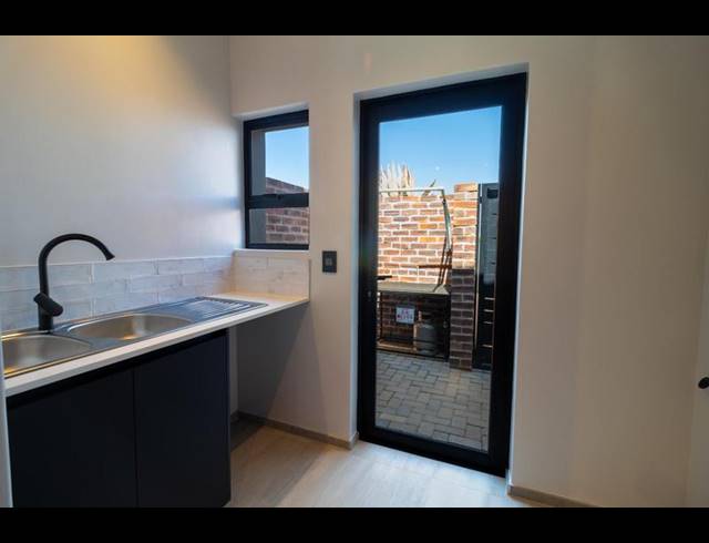 2 BEDROOM TOWNHOUSE FOR SALE IN SABLE HILLS